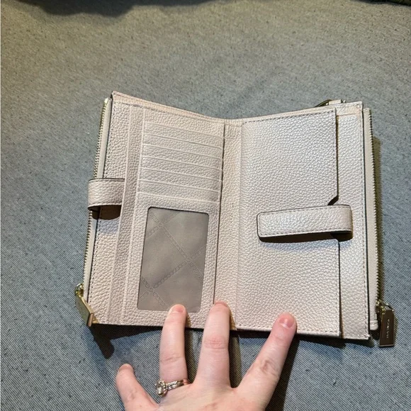 Michael Kors Women's Blush Pink Wallet and Purse - Picture 3 of 16